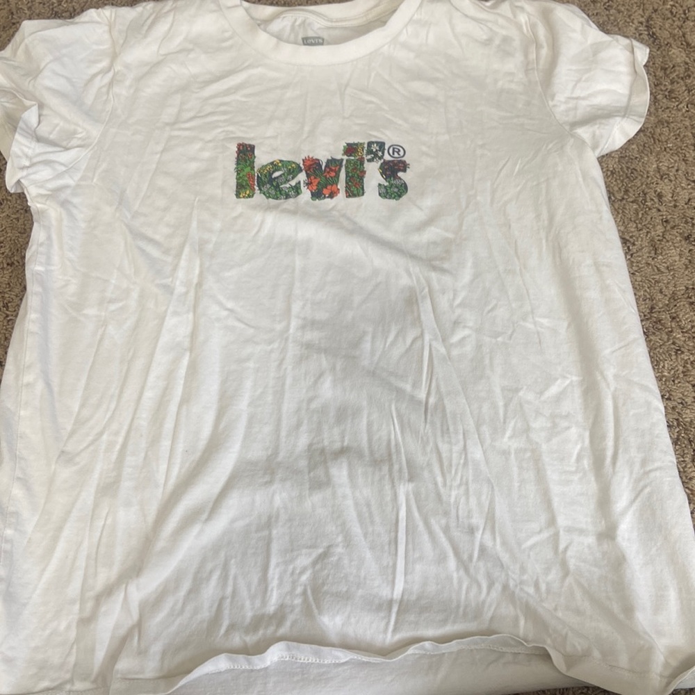 women’s medium levi’s shirt